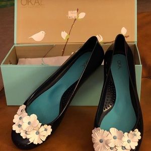 Black Patent Leather Shoes with Flower detail